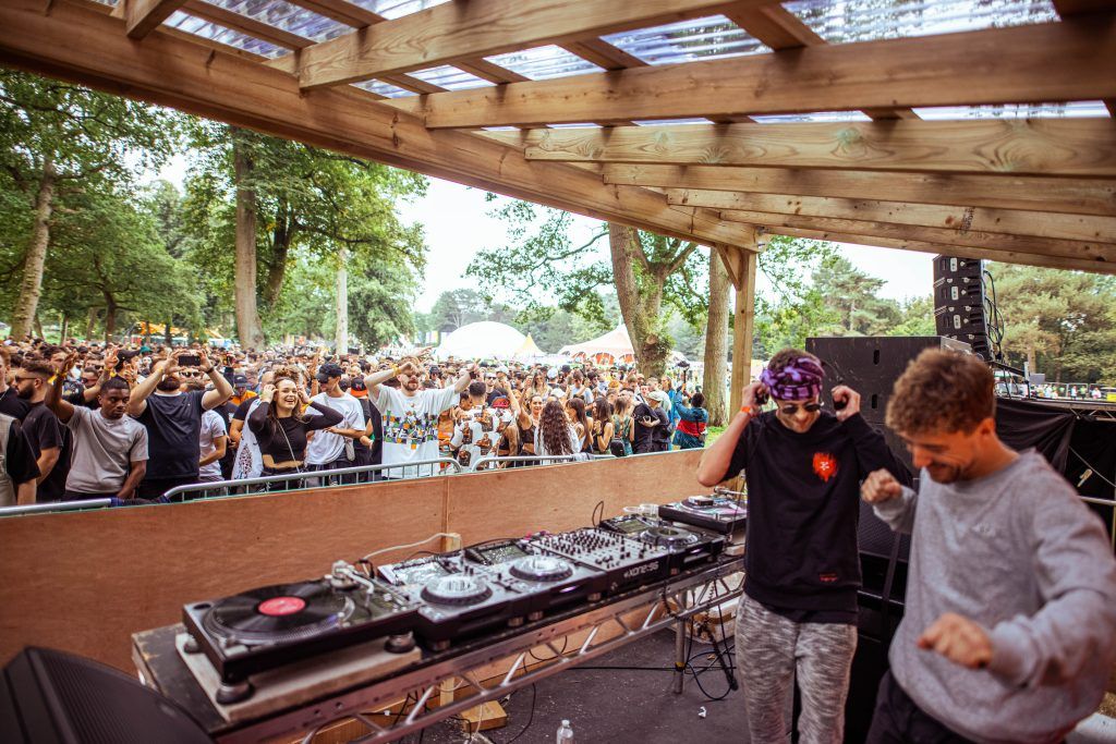 Ferro & Reiss at Tentree stage