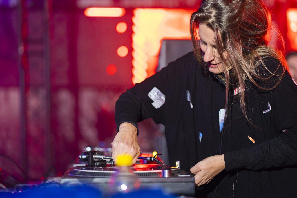 Sonja Moonear DJ'ing