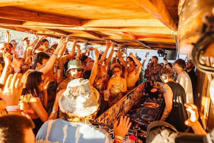 Dimensions boat party