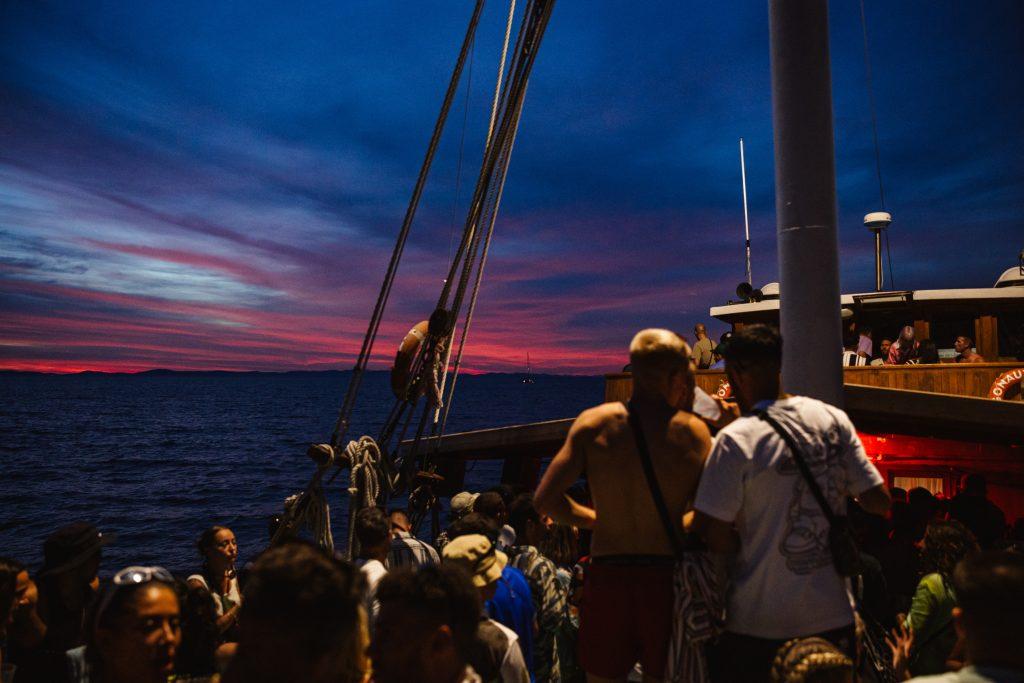 Dimensions boat at night