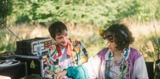 The journey of the musical duo The Apricots, partners in studio and life