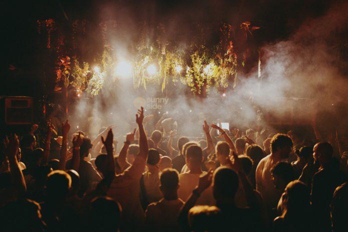 Sunny Side Festival crowd in the Treehaus stage