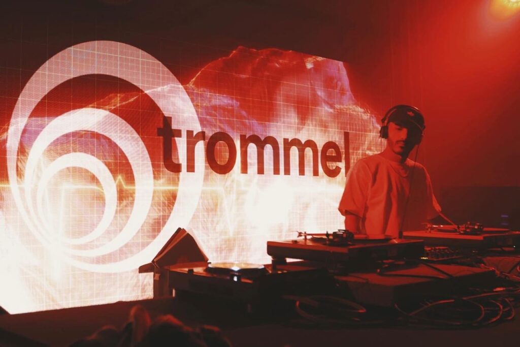 Majid DJ'ing at Trommel party