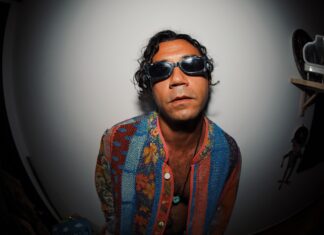 Vinyl Mode - press shot 3