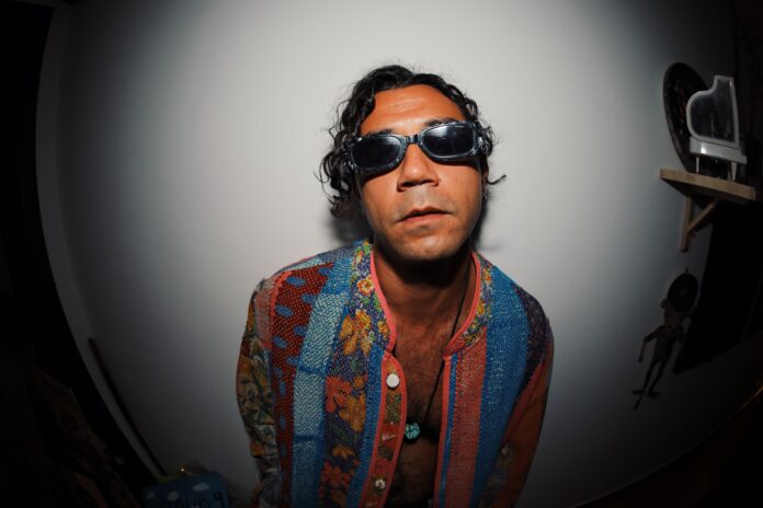 Vinyl Mode - press shot 3