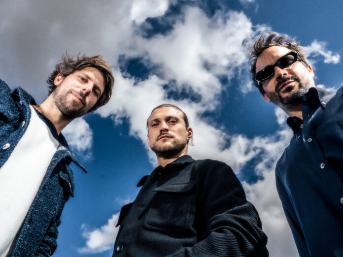 Automatic Writing press shot