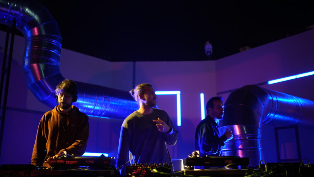 Automatic Writing DJ'ing