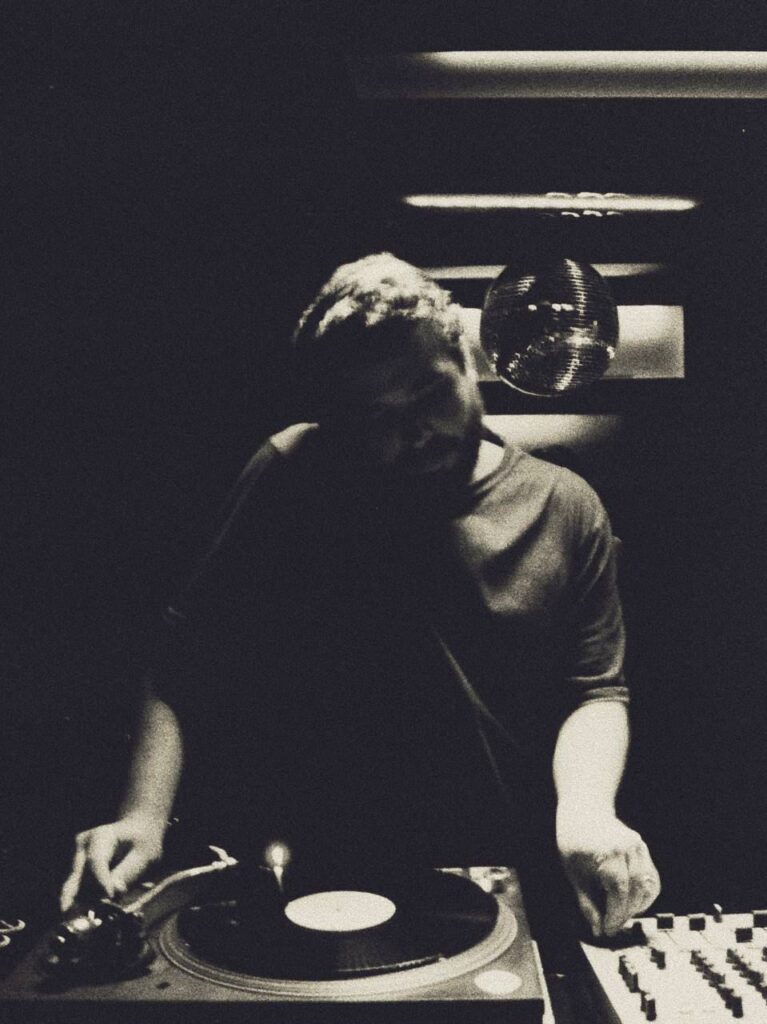 Omar Fayyad playing vinyl