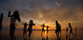Peru’s 4Beats evolves to become a non-profit cultural association Dancers silhouetted against a sunset at a 4Beats event